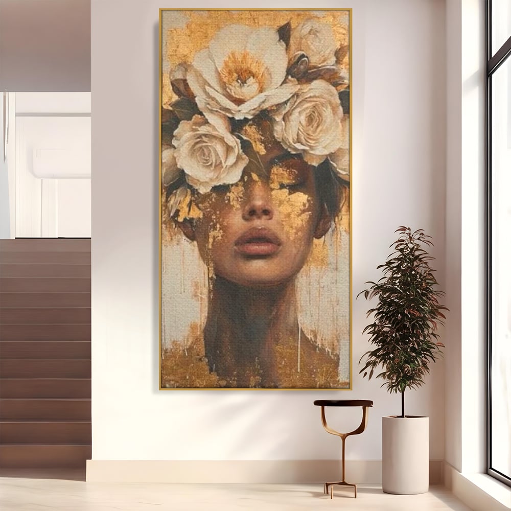 Tablou canvas cu portret feminin cu foita de aur si flori, in rama de aluminiu auriu